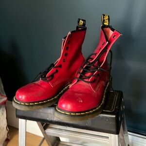 Dr Martens red flower printed boot US 9